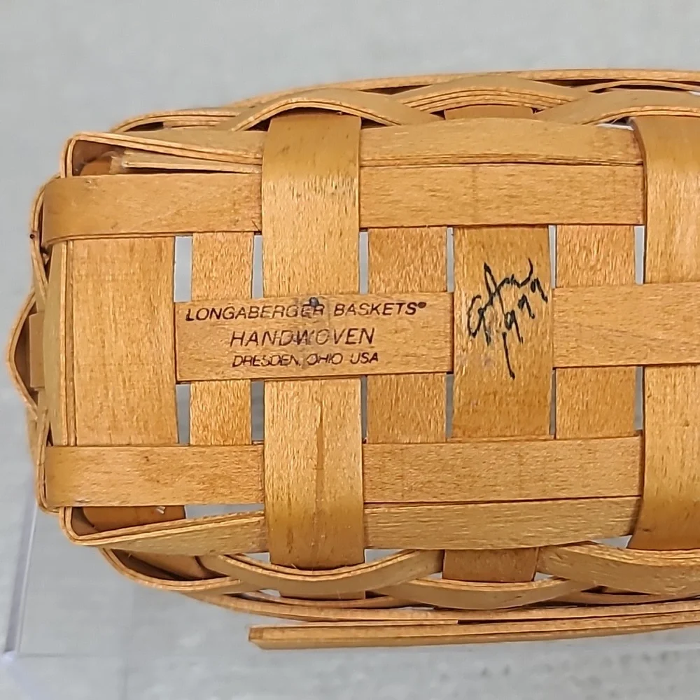 Longaberger Farmhouse Handmade Vintage '99 Classic Lavender Booking Basket 10138